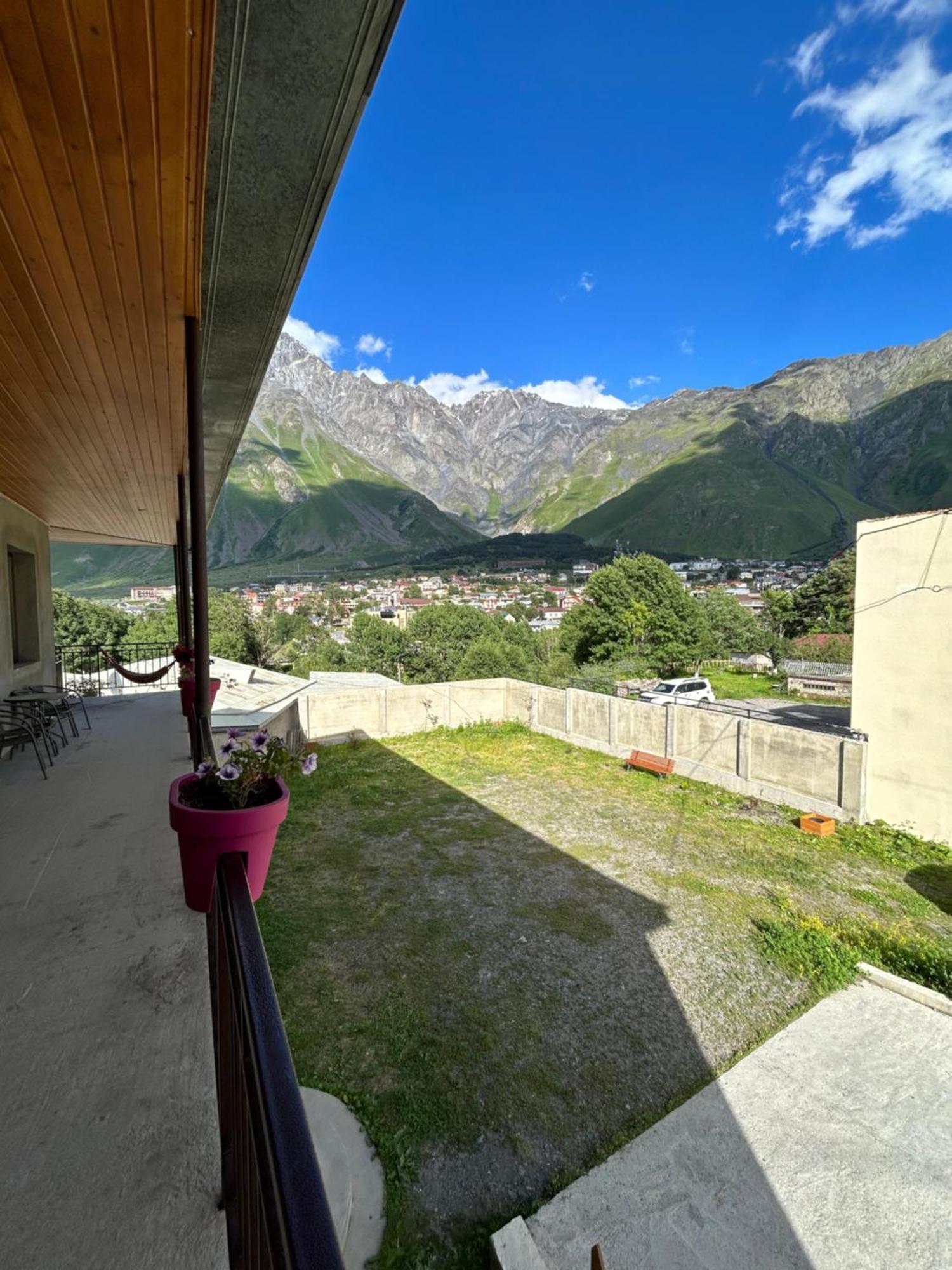 Hill House Hotel Kazbegi Exterior foto